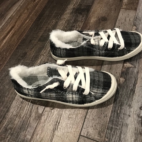 New in Box Forever Link Fur lined plaid sneakers!! - Picture 3 of 5